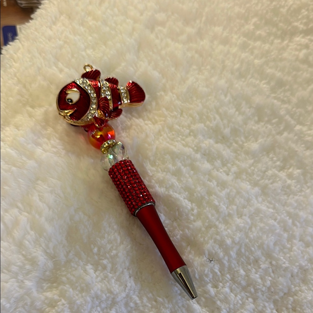 Elegant Red Fish Pen